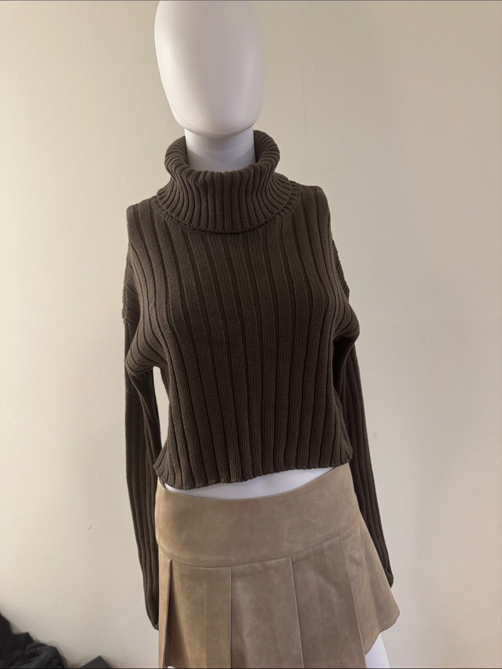 Ribbed Turtleneck Cropped Sweater - Brown